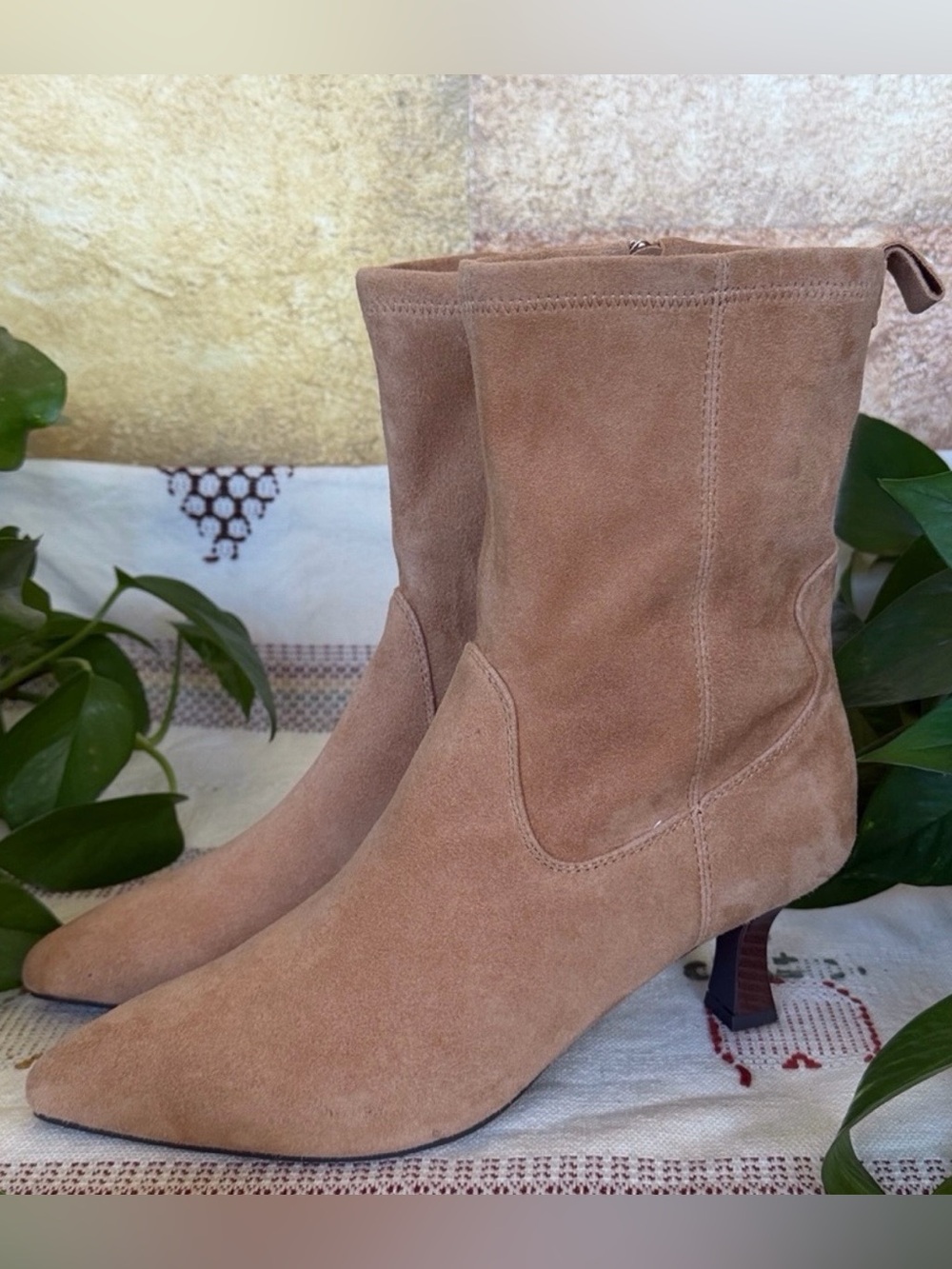 NEW Tahari Women’s Sonira Leather Suede Nude Pointy Toe Calf Heel Boot Size 9.5